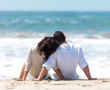 happy-couple-beach