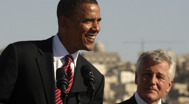 President Obama (l) and Senator Chuck Hagel