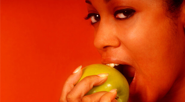 woman eating apple