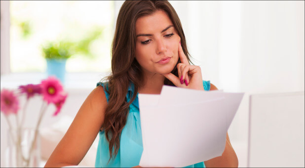 girl reading a letter