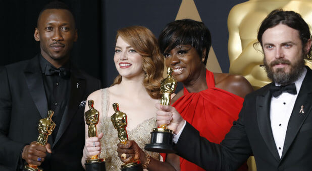 Best Supporting Actor winner Mahershala Ali (L-R), Best Actress winner Emma Stone, Best Supporting Actress winner Viola Davis and Best Actor winner Casey Affleck pose with their Oscars.