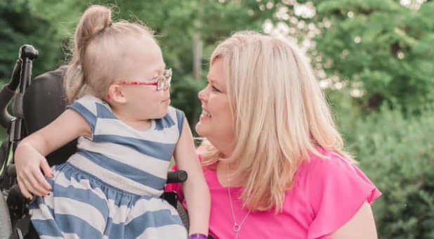 Grace Anna (L) and her mom, Angela Ray Rogers (R)