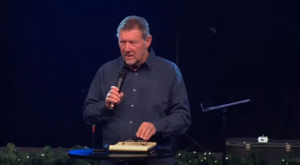 Sheets leads prayer at an event in Nevada.