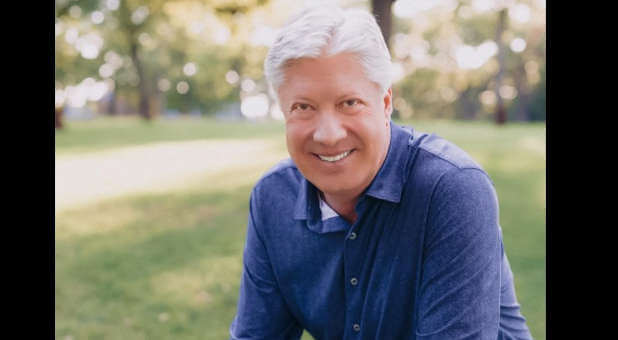 Megachurch Pastor Robert Morris Rushed Into ‘Immediate Surgery’; Family Asks for Prayers