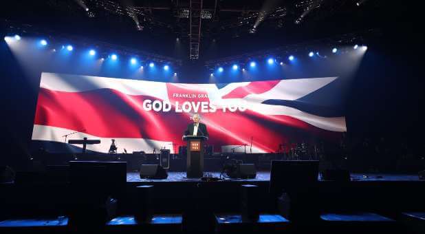 Morning Rundown: 10,000 Hear the Good News at Franklin Graham’s ‘God Loves You’ Tour